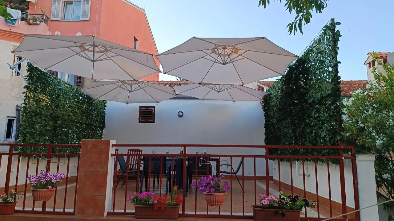 Studio apartment Jemi Pula