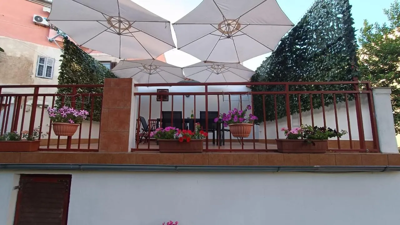 Studio apartment Jemi Pula