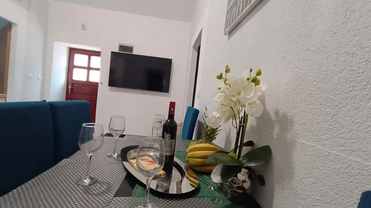 Studio apartment Jemi Pula