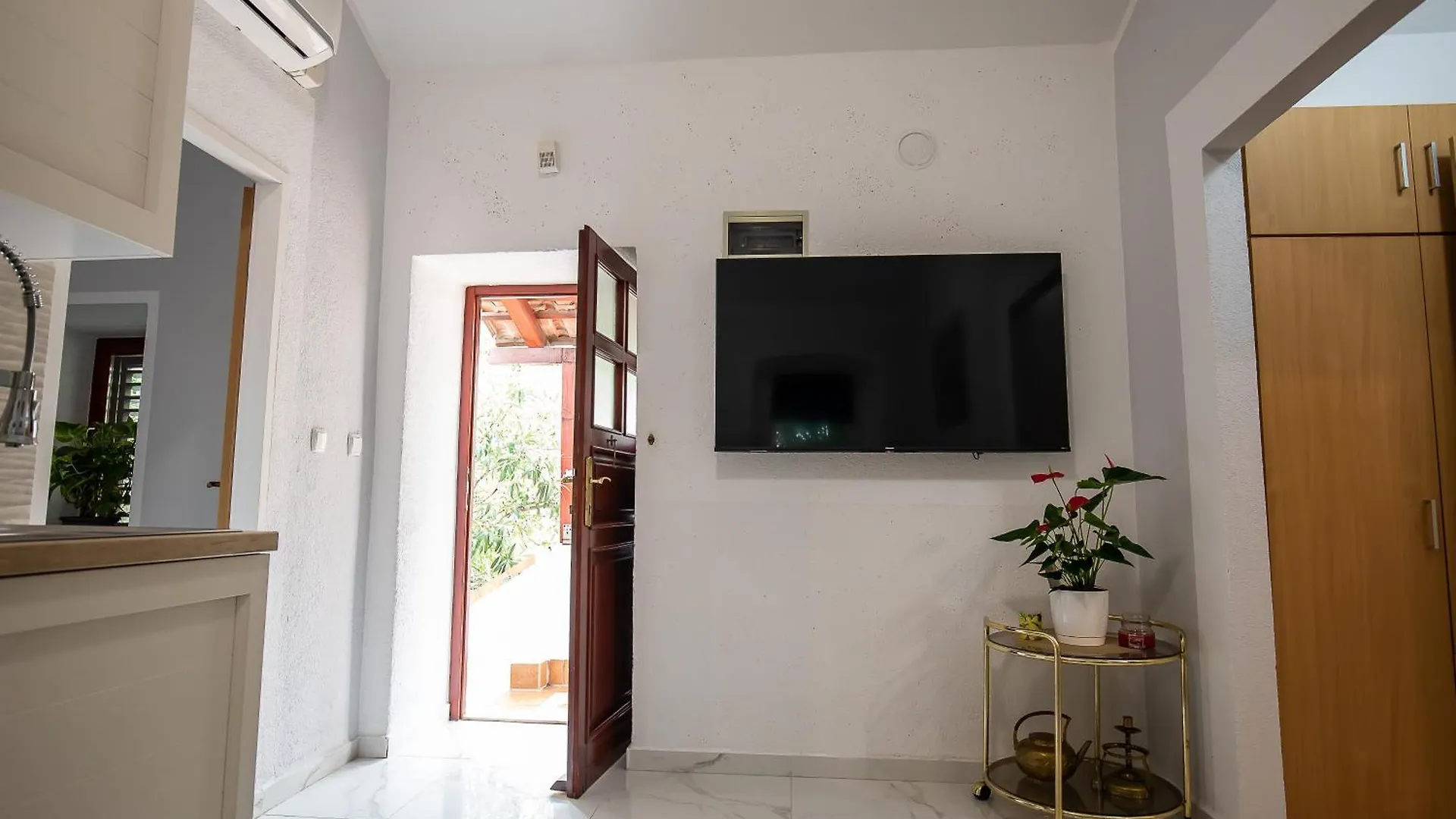 Studio apartment Jemi Pula 0*,
