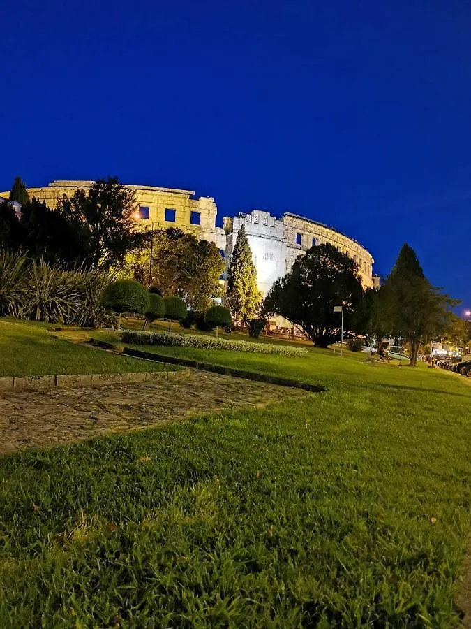 Studio Apartment Jemi Pula 0*,  Croacia