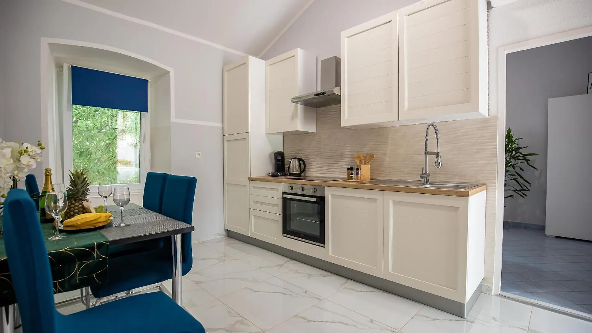 Contactos de Studio Apartment Jemi